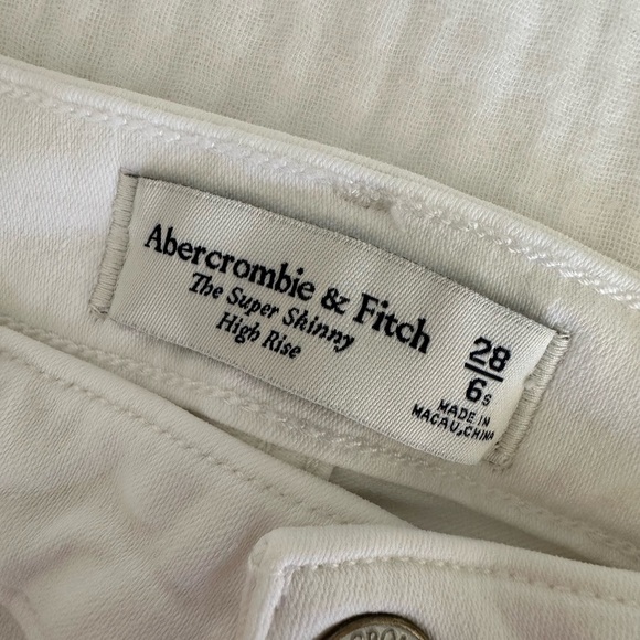 Abercrombie & Fitch High-Rise Super Skinny Distressed Jeans in White, Size 6s - Picture 2 of 11
